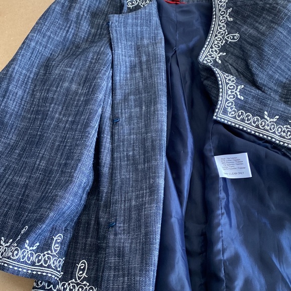 Oscar Blue with White Embroidered Jacket. Size 14 - Picture 10 of 14